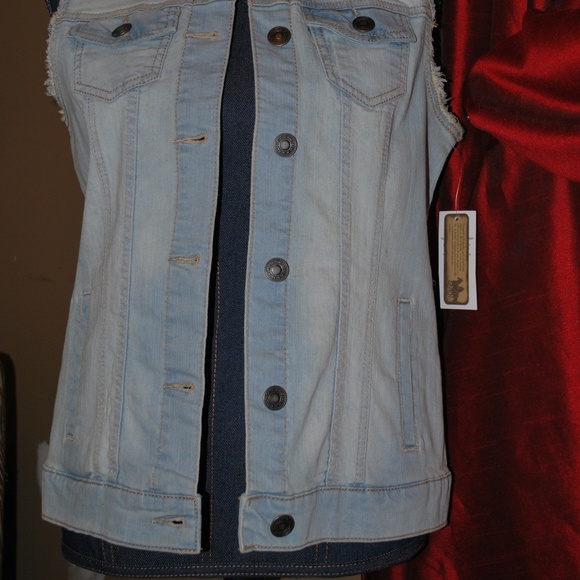 NWT Denim Vest with Crochet lace detail on back - Picture 2 of 4